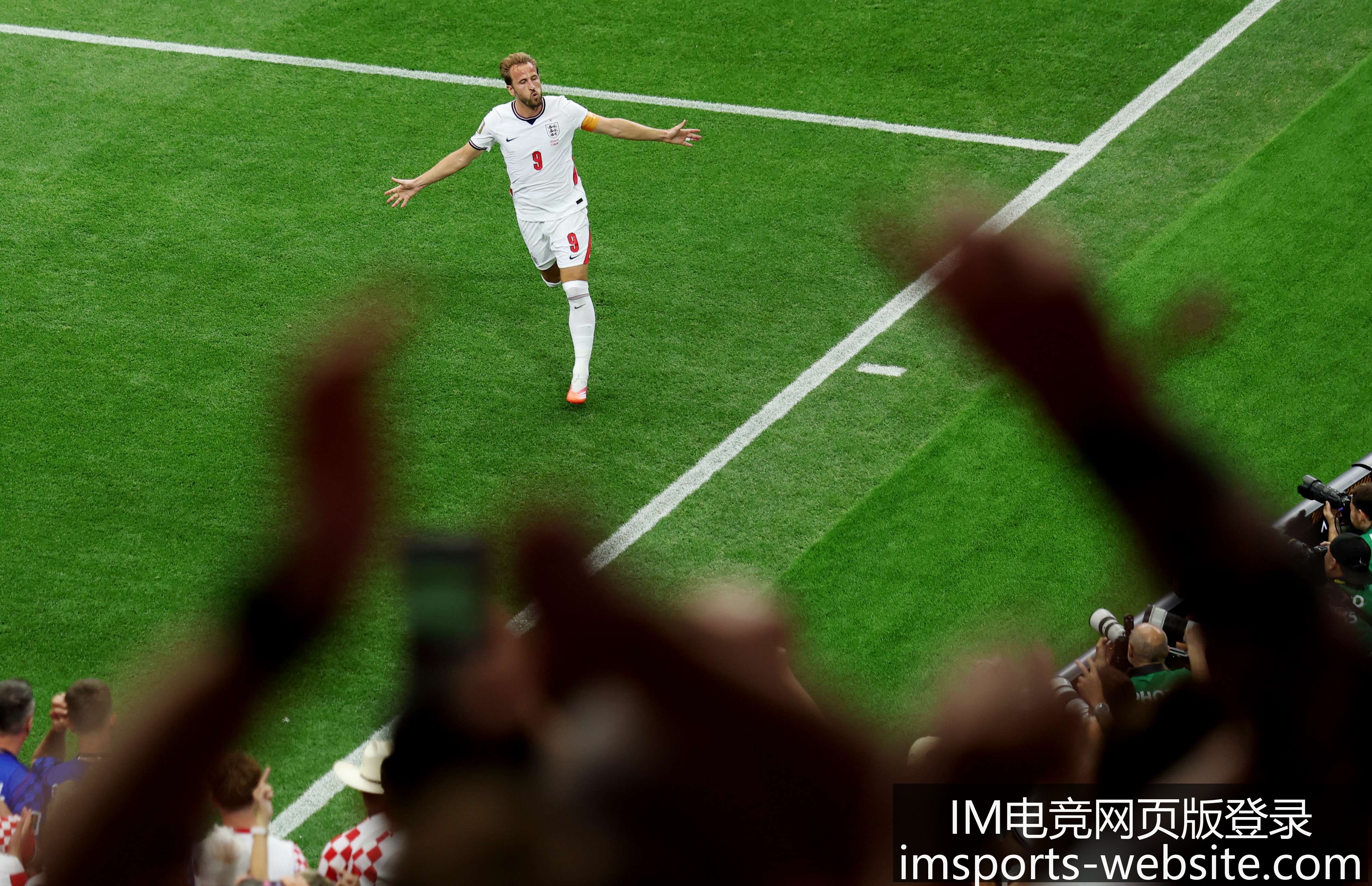 金莎坦陈身,材困扰,驼背与长短,IM电竞官网,IM电竞网页版登录,IM电竞直播,IM电竞入口,IM电竞平台